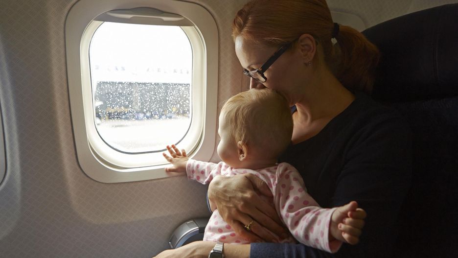 Chciała siedzieć obok dziecka. Kazali jej dopłacić