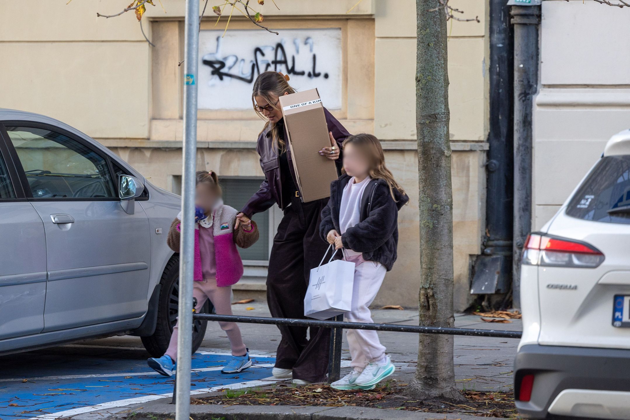 Anna Lewandowska na zakupach z córkami