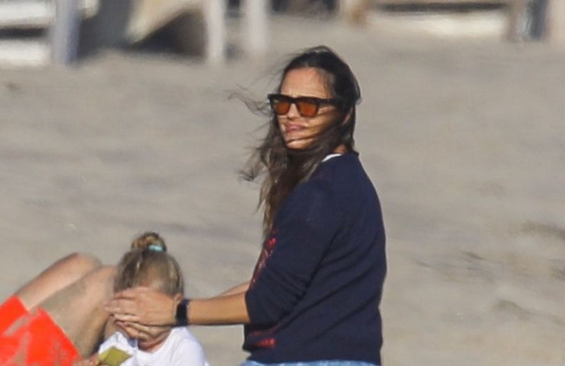 Jennifer Garner i Bradley Cooper relaksują się na plaży w Malibu