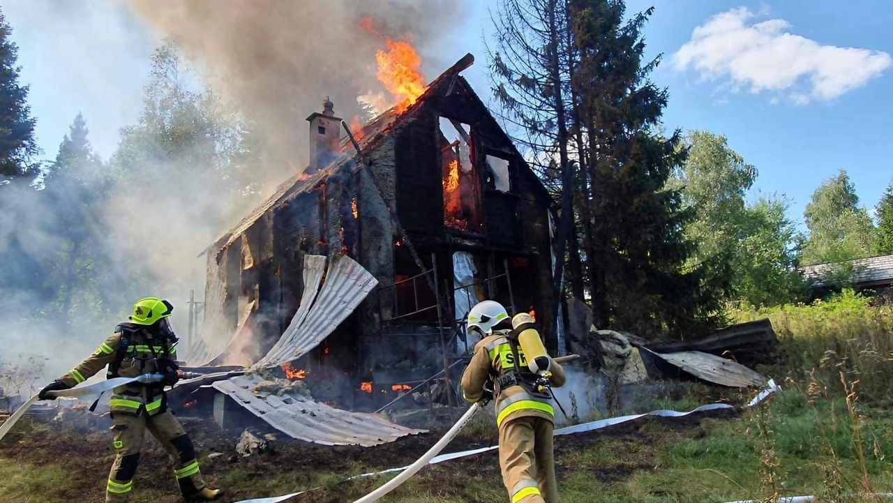 Spłonął dom z fotowoltaiką. Jak zapobiegać takim tragediom?