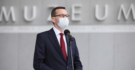 Muzeum Jana Pawła II. Mateusz Morawiecki wziął udział w przekazaniu fragmentu Muru Berlińskiego