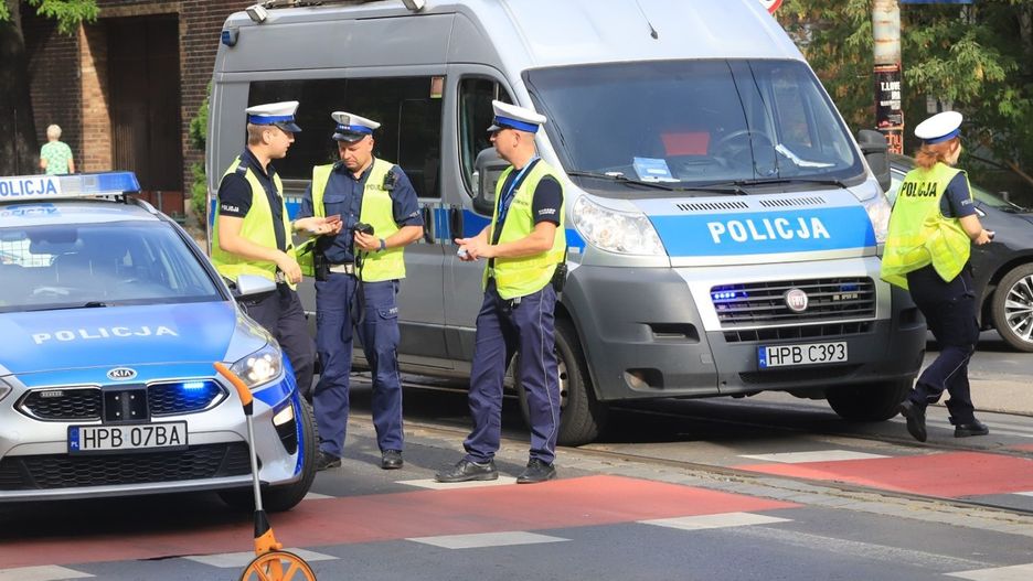 W związku z trwającymi czynnościami policyjnymi, w rejonie skrzyżowania ulic Ugory i Słonecznej występują utrudnienia w ruchu drogowym.