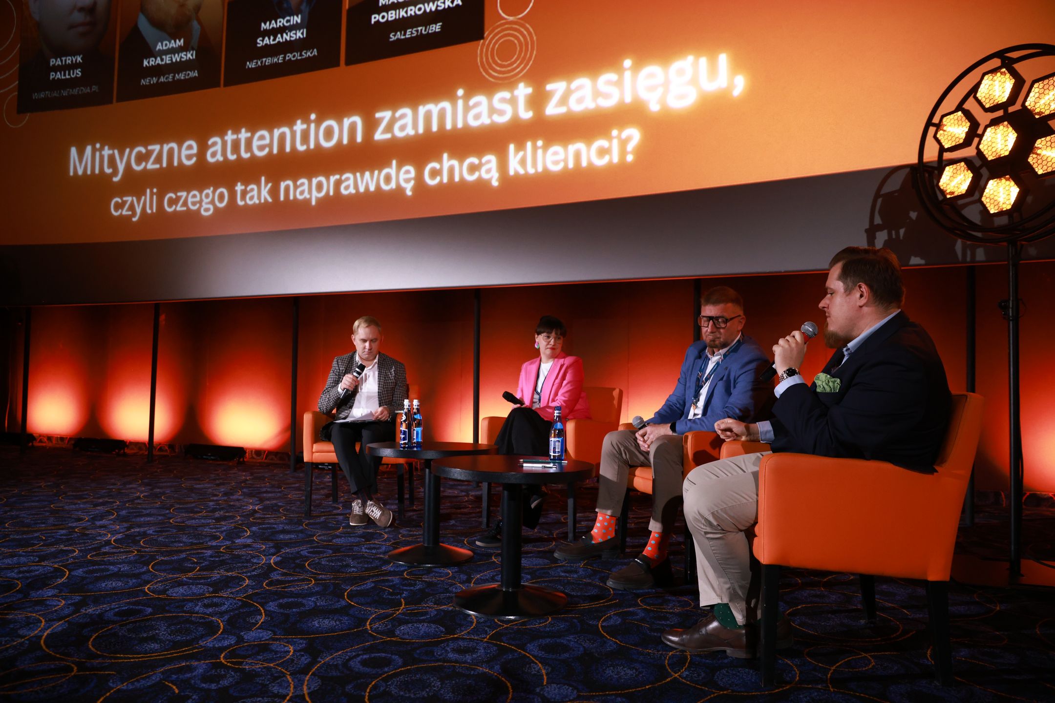 Debata o attention