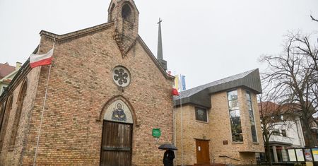 Z sopockiej kaplicy skradziono dzwon liturgiczny. Policja szuka tego mężczyzny