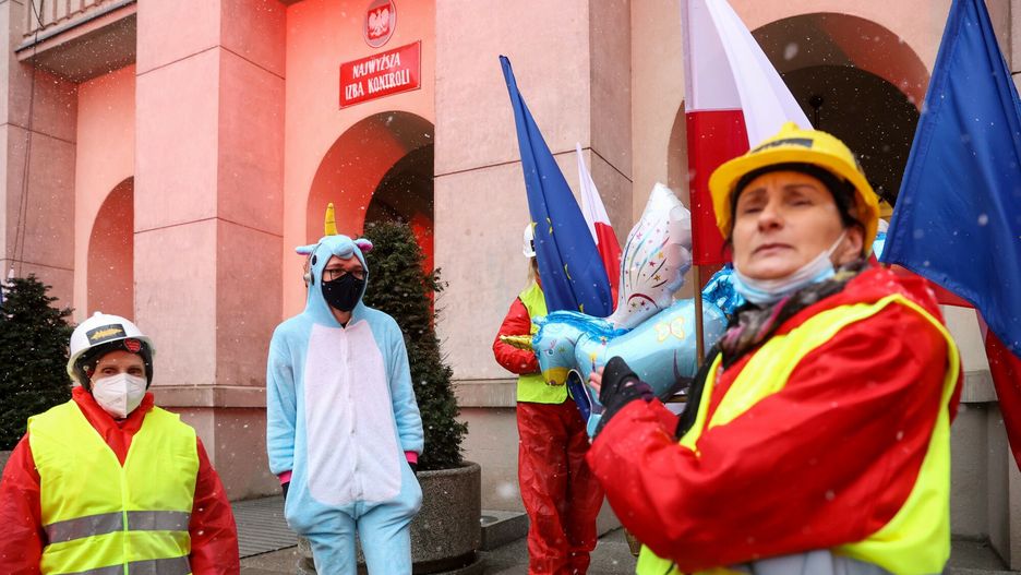 Instalacja nowej wersji Pegasusa. Akcja Lotnej Brygady Opozycji przed konferencją NIK 