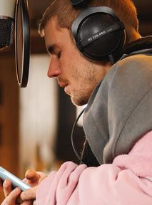 Justin Bieber był zmuszony sprzedać prawa do swojej muzyki? Gwiazda jest spłukana
