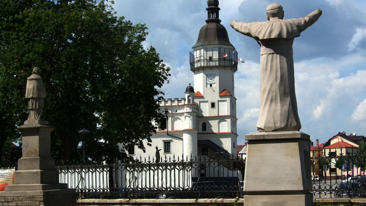 W powiecie szydłowieckim jest największe bezrobocie - wynika z danych GUS. Na zdjęciu ratusz w Szydłowcu