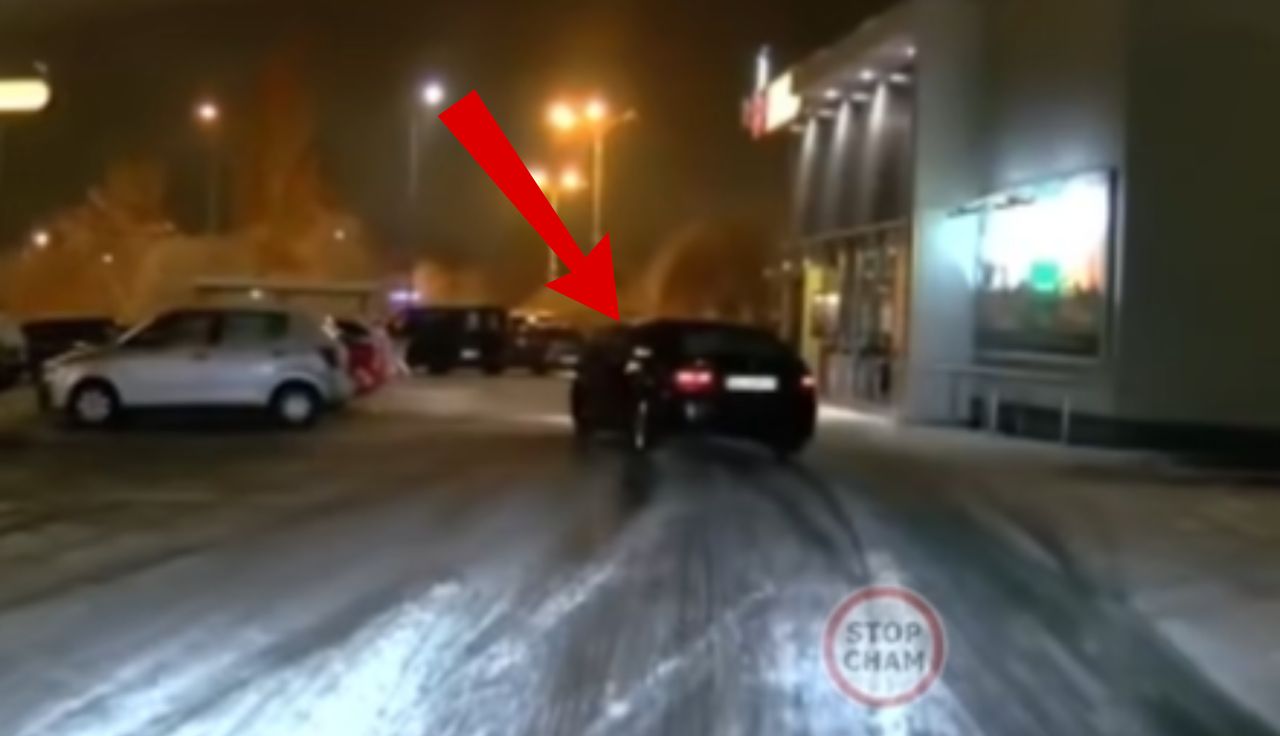 Popisy BMW. I nagle coś takiego. Nagranie sprzed Biedronki