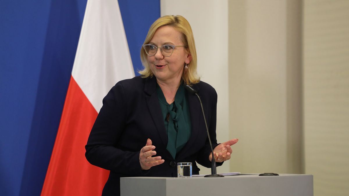 Na zdjęciu Anna Moskwa w trakcie konferencji prasowej