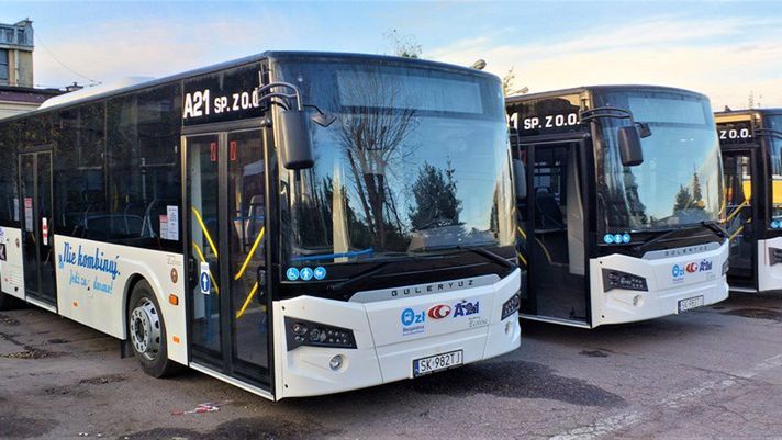 W Żorach pasażerowie mają do dyspozycji duże, komfortowe autobusy.