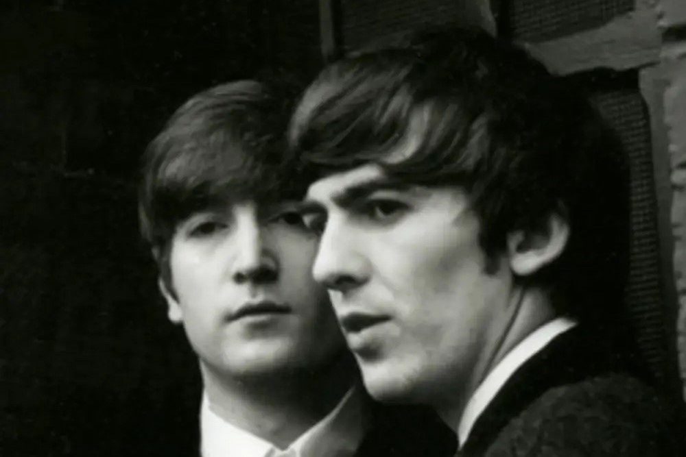 John Lennon i George Harrison w Paryżu, 1964 r.