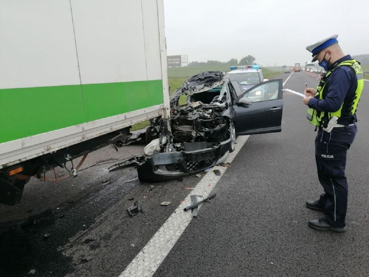 Wypadek na A1. Auto wjechało w tira. Nie żyje kobieta