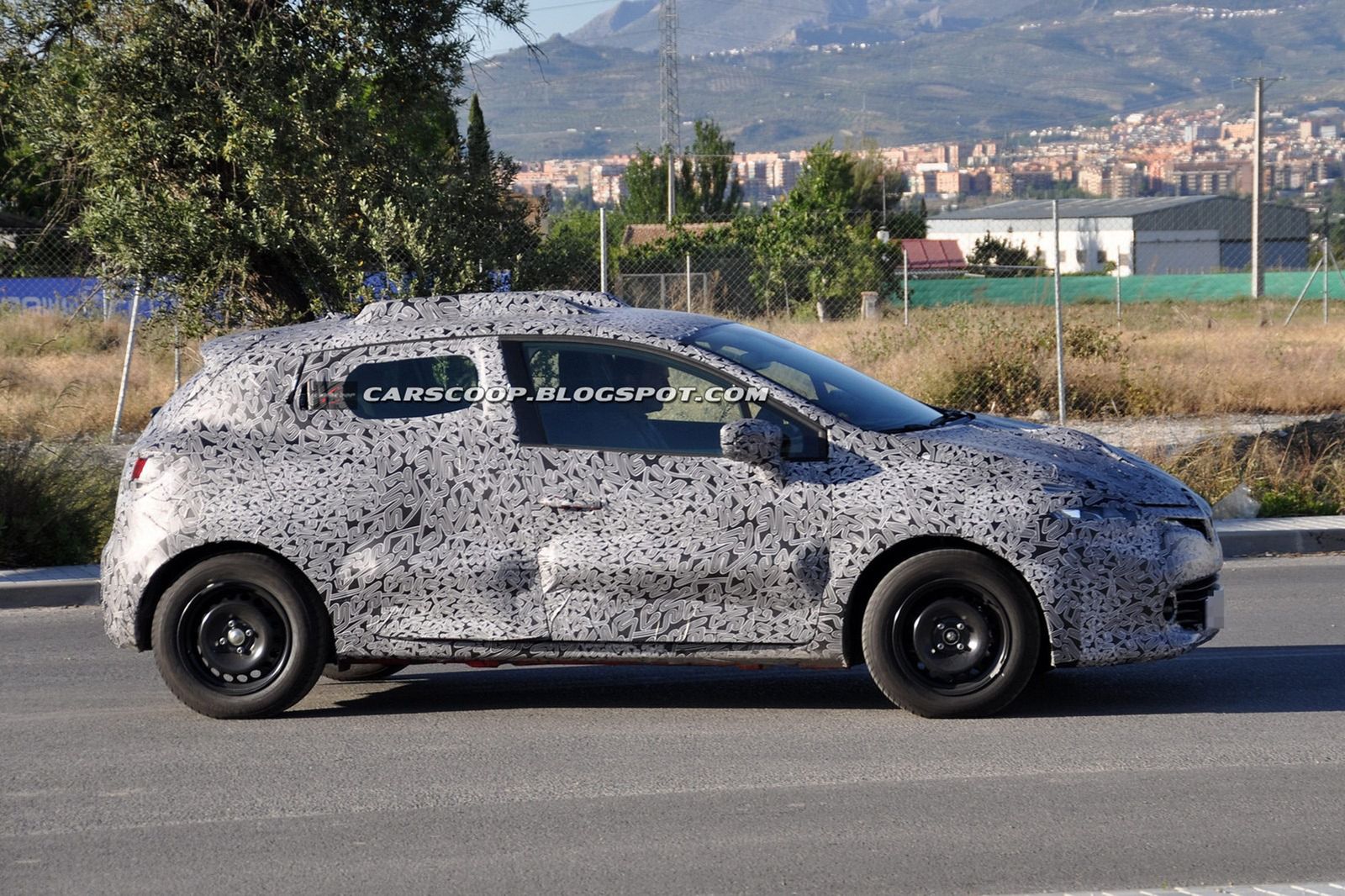 2013 Renault Clio (fot. Carpix via Carscoop)