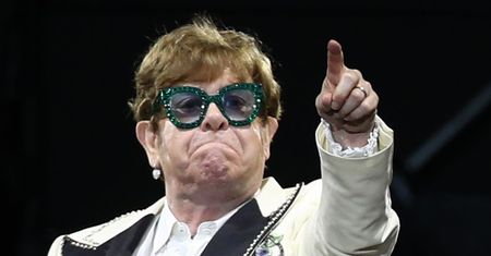 "Nie widzę choćby tekstu". Elton John przez chorobę traci wzrok. Podjął decyzję ws. nowej płyty