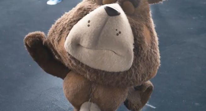 Plushak na siłowni reklamuje Plush Abo (wideo)