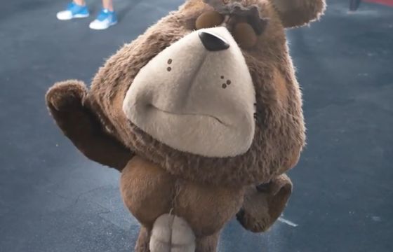 Plushak na siłowni reklamuje Plush Abo (wideo)