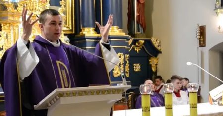 Ksiądz o komunii świętej dla rozwodników. W komentarzach aż zawrzało