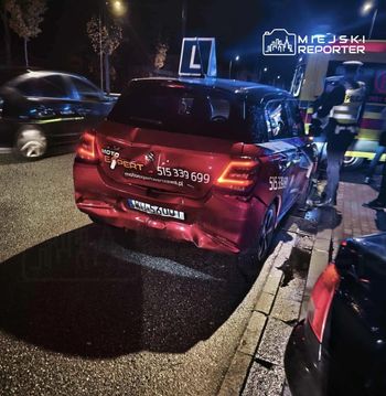 Warszawa: Kierujący Audi wjechał w auto nauki jazdy, które parkowało. Instruktor trafił do szpitala
