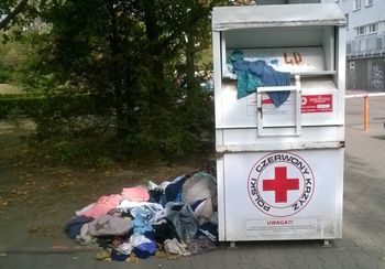 Kontenery PCK znikną z ulic. Zapadła decyzja o zakończeniu współpracy. Gdzie teraz oddać niepotrzebne tekstylia?