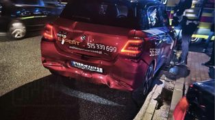 Warszawa: Kierujący Audi wjechał w auto nauki jazdy, które parkowało. Instruktor trafił do szpitala