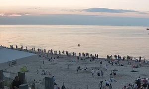Była 20:30. Ujęcie ze Stegny. Spójrzcie na zachowanie plażowiczów
