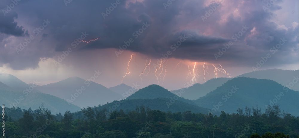 Po upałach przyjdą burze. Meteorolodzy ostrzegają