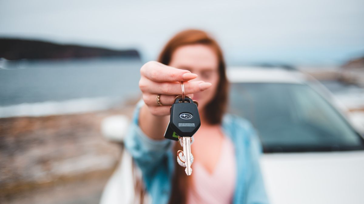 Leasing jest rodzajem umowy cywilnoprawnej. Umowa leasingowa wiąże ze sobą leasingodawcę, inaczej finansującego, z leasingobiorcą, czyli korzystającym. 