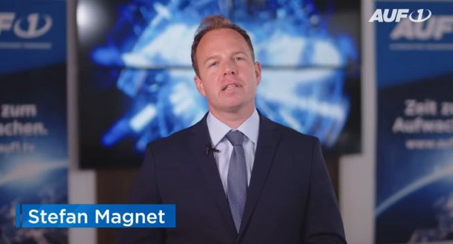 Prawicowy kanał z zakazem emisji satelitarnej. Emituje m.in. teorie spiskowe