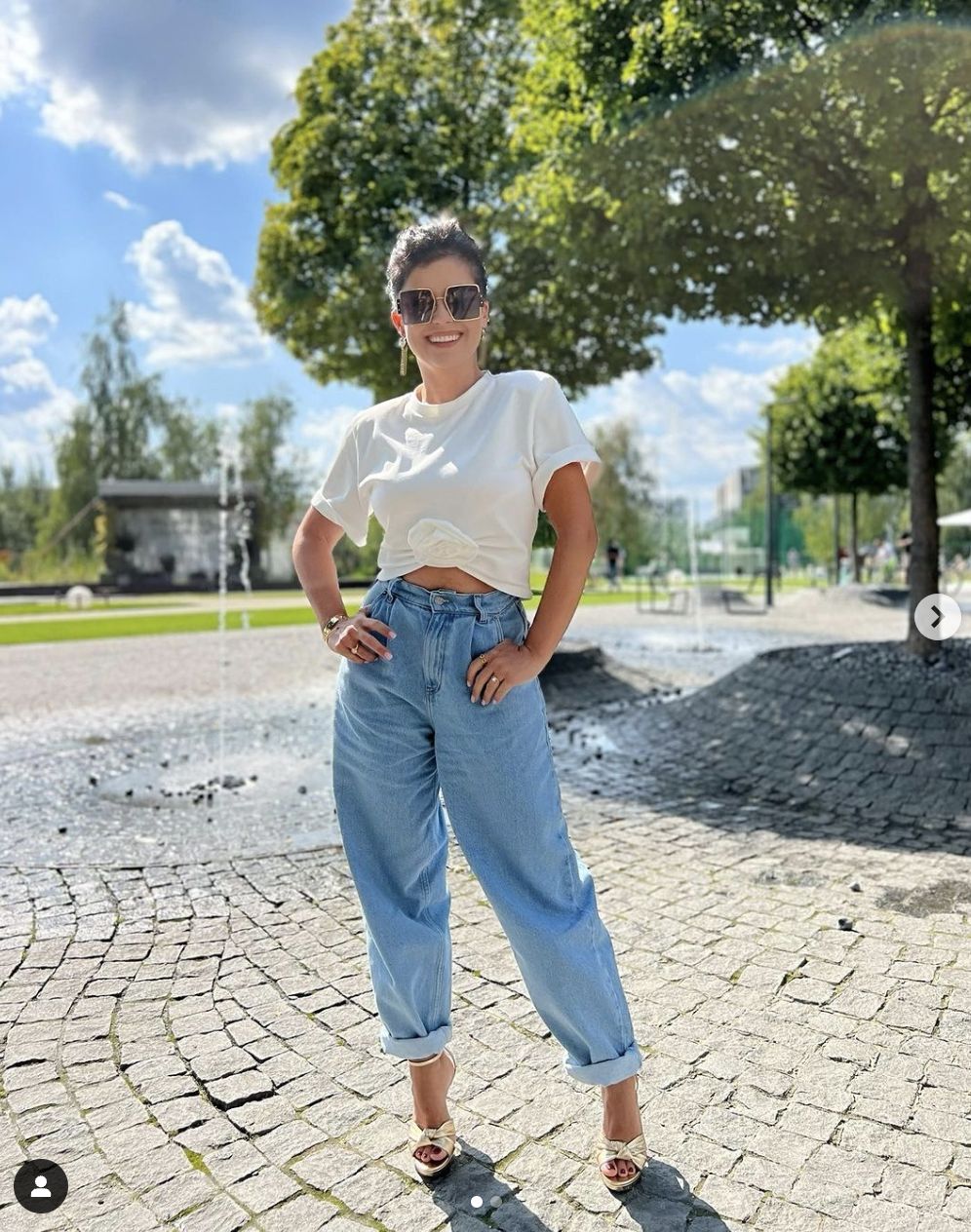 Katarzyna Cichopek w błękitnych jeansach