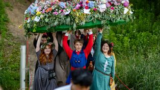 Wianki, tańce i ognie. W świętojańską noc powitaliśmy lato nad Wisłą [fotogaleria]