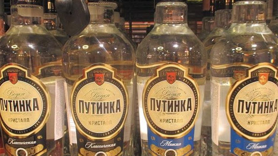 Nowe przepisy w Finlandii i Norwegii. Przez granicę z Rosją nie może do tych państw wjechać ani jedna butelka rosyjskiego alkoholu 