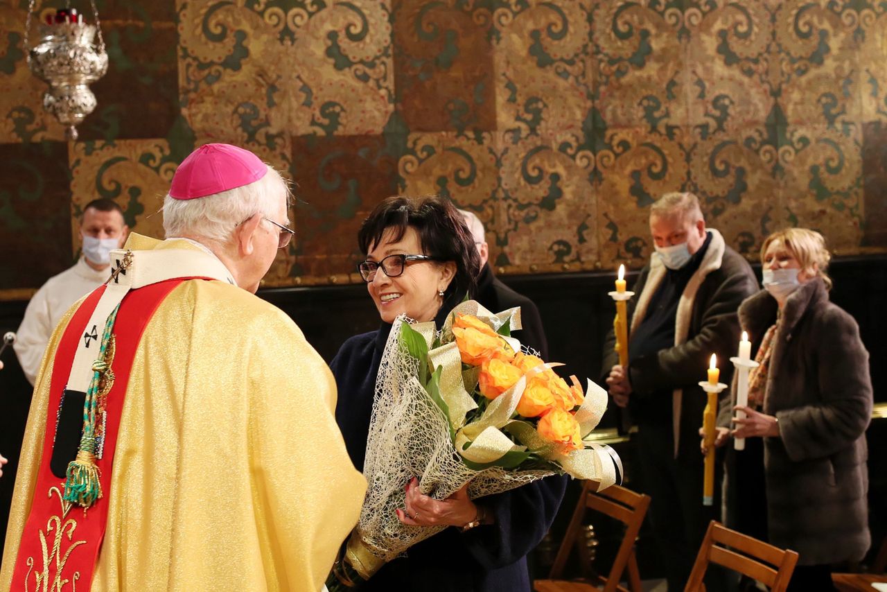 Elżbieta Witek bez maseczki podczas nabożeństwa na Jasnej Górze 