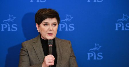 Na zew Kaczyńskiego porzucą superpensje w Brukseli? Jest odpowiedź