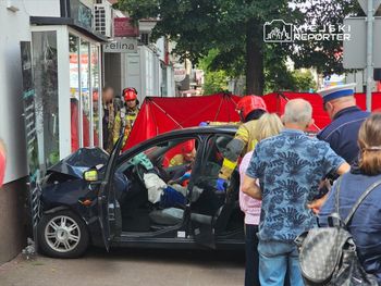 Pruszków: Pomylił pedały. Wbił się w salon kosmetyczny