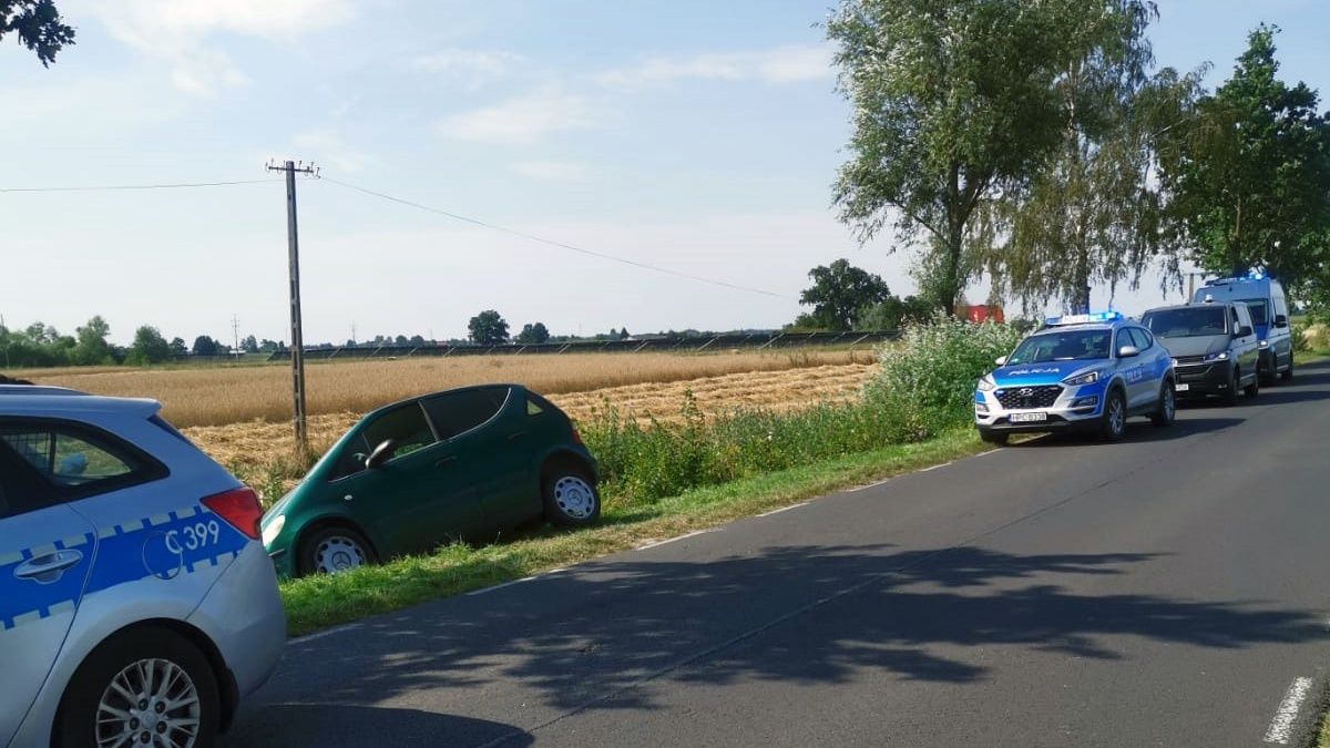 24-latek zakończył pościg w rowie