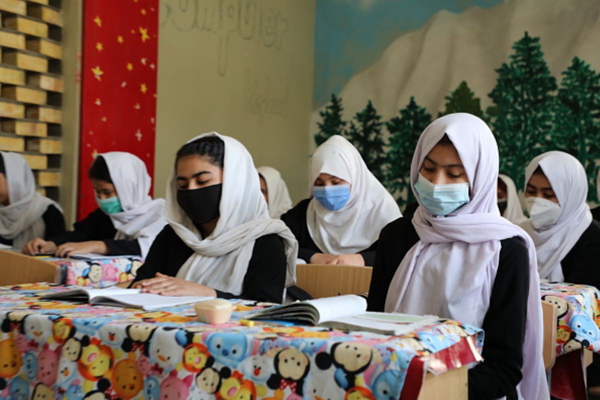 UNICEF bije na alarm. Afgańskie dziewczynki w niebezpieczeństwie