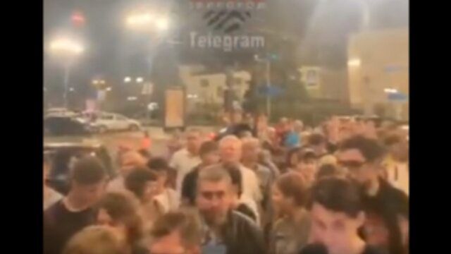 Według relacji mieszkańcy Biełgorodu ustawili się w długich kolejkach przed dworcem