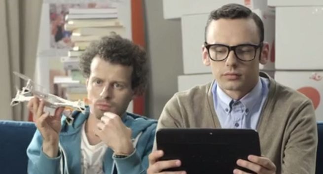 Bracia Komersowie reklamują Pocztę Polską w e-commerce (wideo)