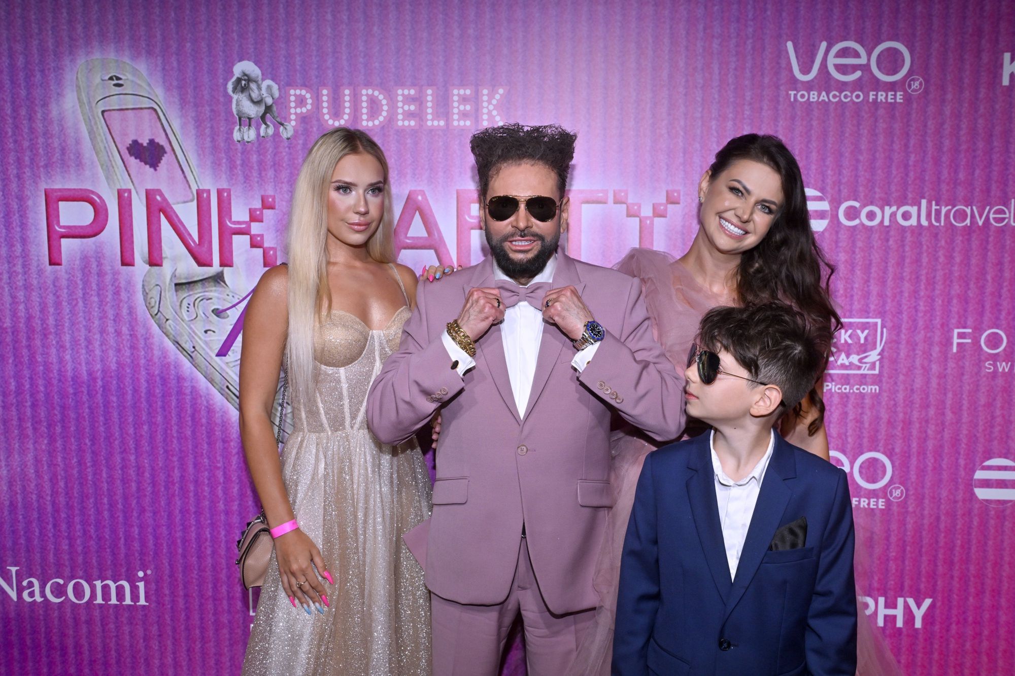 Krzysztof i Maja Rutkwscy z dziećmi