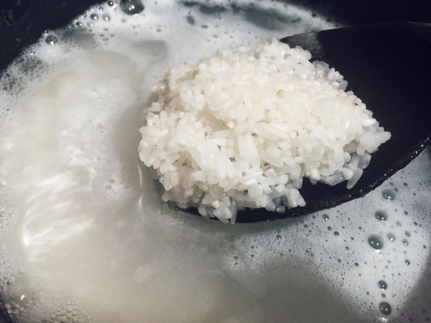 Koniecznie dodaj do ryżu. Ten sekretny składnik czyni cuda