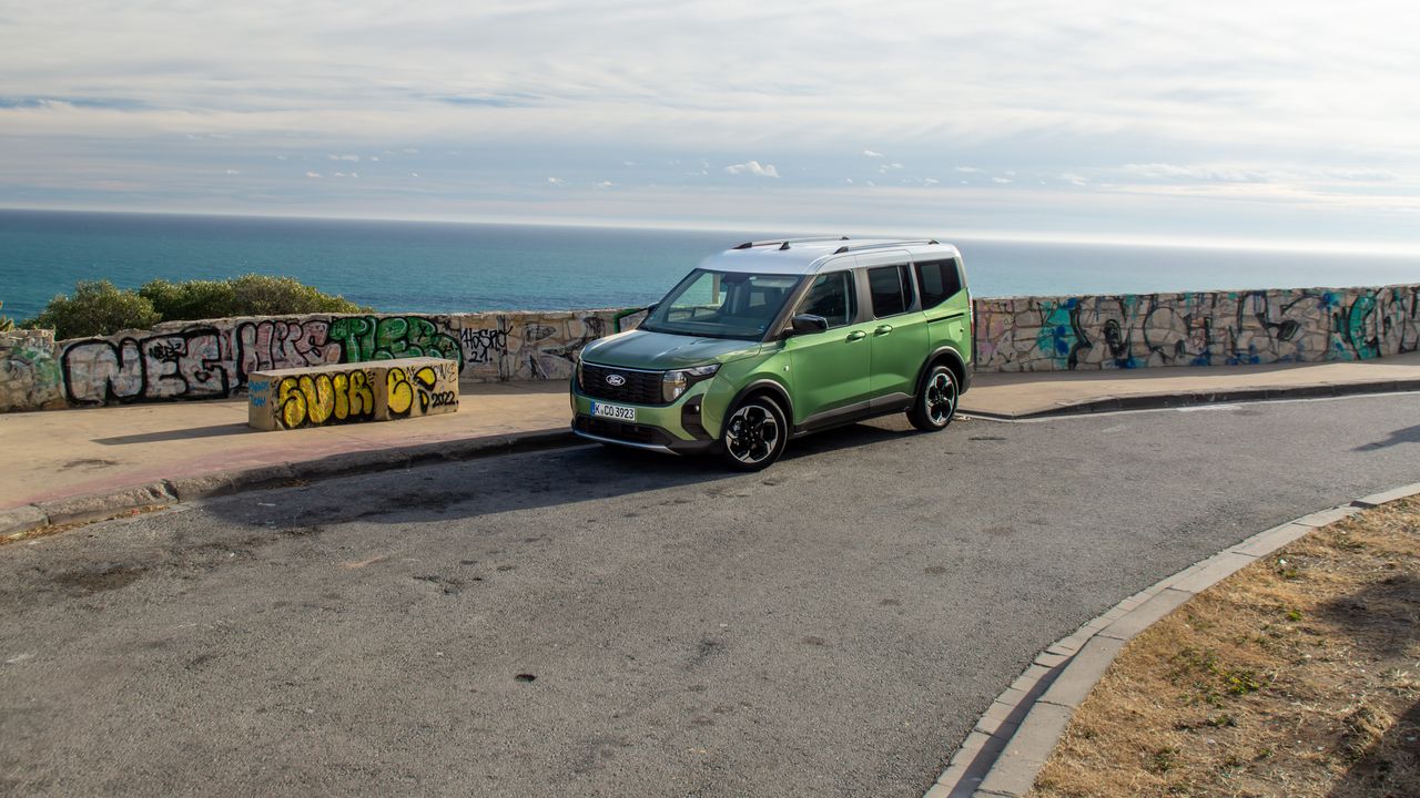 Ford Tourneo i Transit Courier 2024