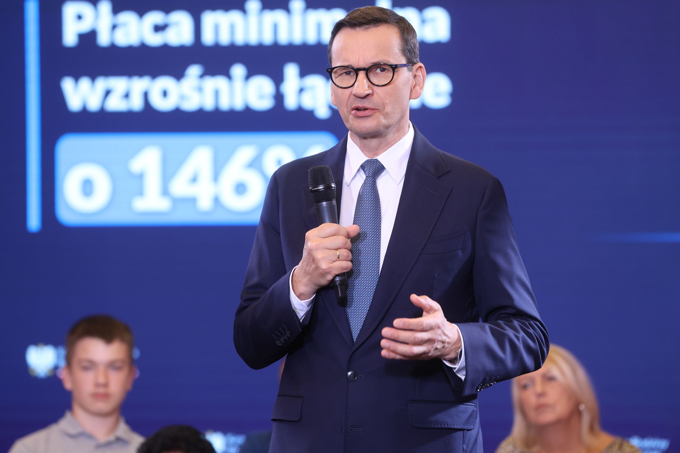 Warszawa, 14.09.2023. Prezes Rady Ministrów Mateusz Morawiecki przemawia na konferencji prasowej "Rząd blisko ludzi", 14 bm. w Ministerstwie Rodziny i Polityki Społecznej w Warszawie. (aldg) PAP/Rafał Guz