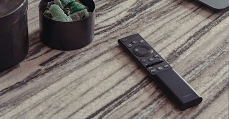 Samsung wprowadza nowy pilot do TV. Naładuje się przez Wi-Fi