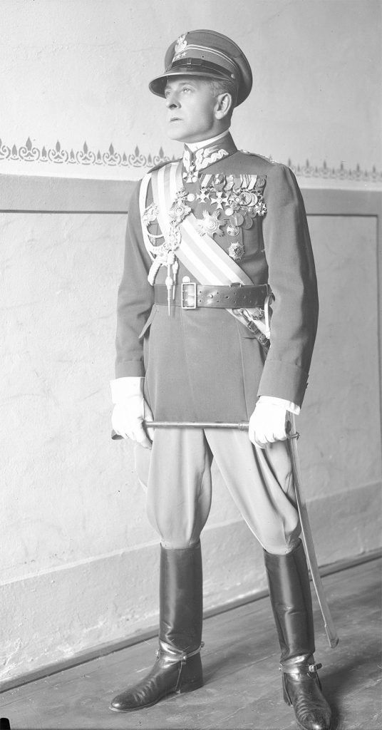 Pułkownik Bolesław Wieniawa-Długoszowski. Fotografia z 1930 roku (domena publiczna)
