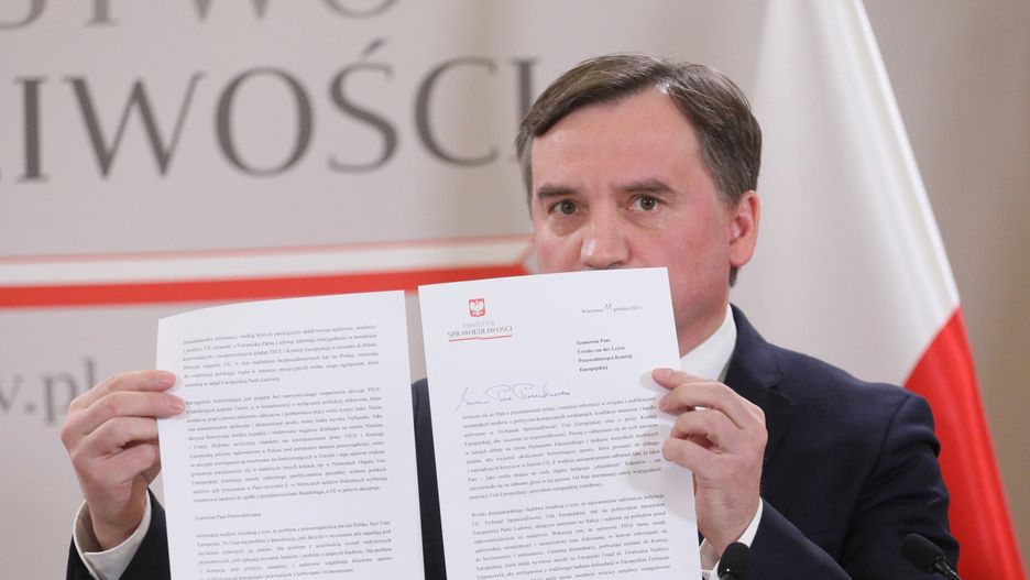 Zbigniew Ziobro pisze list do szefowej KE. "Gigantyczna afera korupcyjna" 