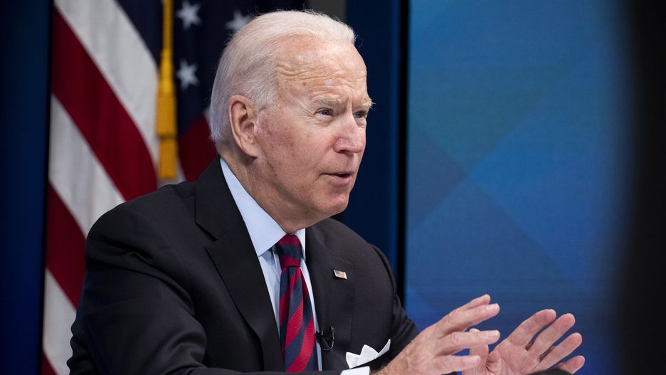 epa09437234 US President Joe Biden partcipates in a virtual briefing on Hurricane Ida, with mayors and governors of cities and states affected by the storm, in the South Court Auditorium of the Eisenhower Executive Officer Building (EEOB) on the White House complex, in Washington, DC, USA, 30 August 2021.  EPA/MICHAEL REYNOLDS Dostawca: PAP/EPA.
