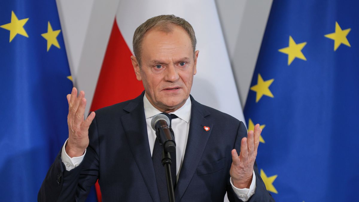 Warszawa, 08.12.2023. Przewodniczący PO Donald Tusk podczas konferencji prasowej w Senacie w Warszawie, 8 bm. Wcześniej, w Senacie odbyło się spotkanie Donalda Tuska z kandydatami na ministrów w jego rządzie. (mr) PAP/Paweł Supernak