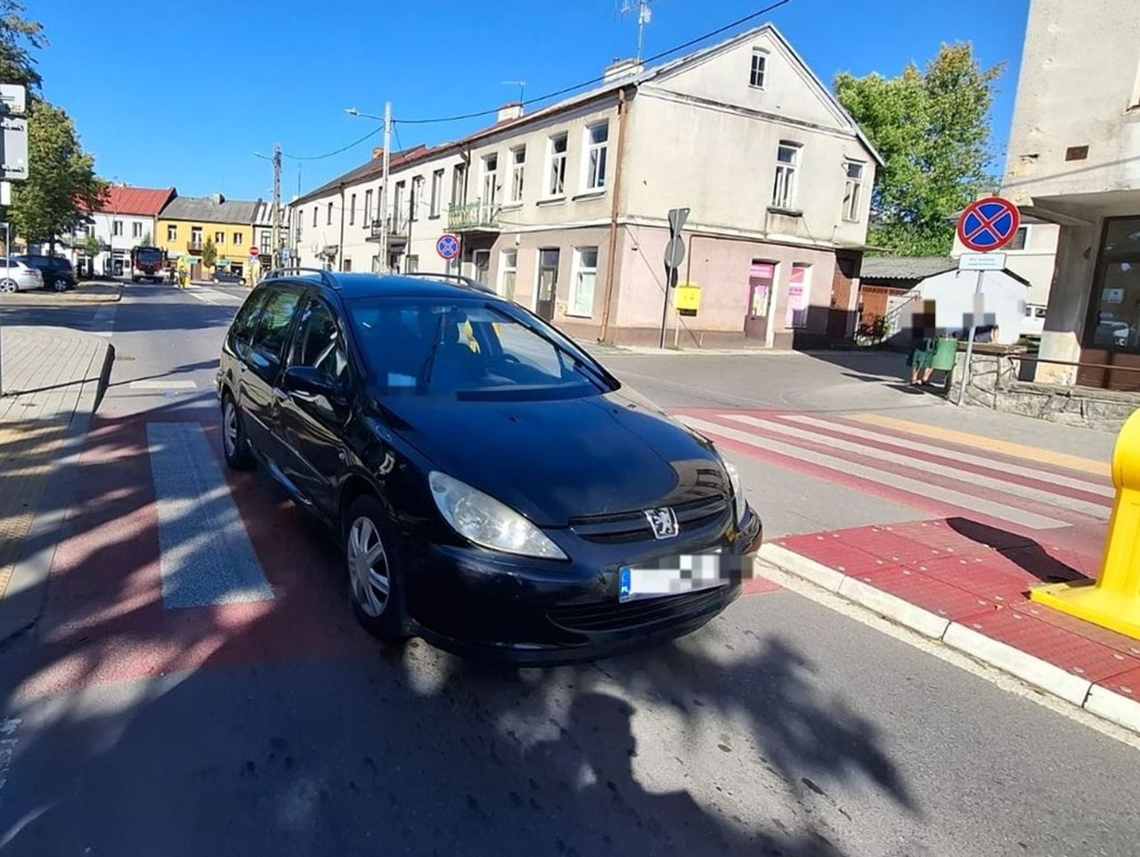 Opole Lubelskie: 73-latka potrąciła 87-latkę przechodzącą przez pasy. Ranna kobieta trafiła do szpitala