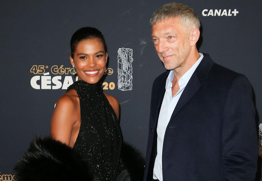 Vincent Cassel i Tina Kunakey na plaży w Rio de Janeiro. 31 lat młodsza żona aktora zachwyca