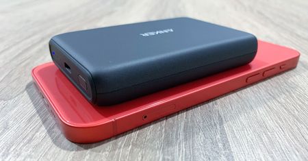 Anker PowerCore Magnetic 5K - czy warto kupić power bank z MagSafe?